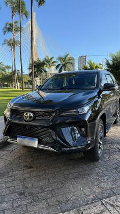 TOYOTA HILUX SW4 2.8 D-4D TURBO DIESEL SRX 7L 4X4 AUTOMÁTICO